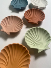 Load image into Gallery viewer, Castmonite Water-Based Non Toxic Acrylic Resin 1.75kg-42kg